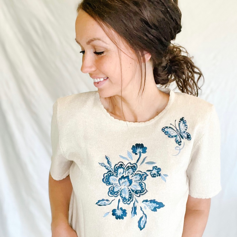 Vintage Alfred Dunner oat, navy + sky blue embroidered knit.
Size petite large